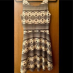 Black &White Patterned Sleeveless Swing Mini Dress